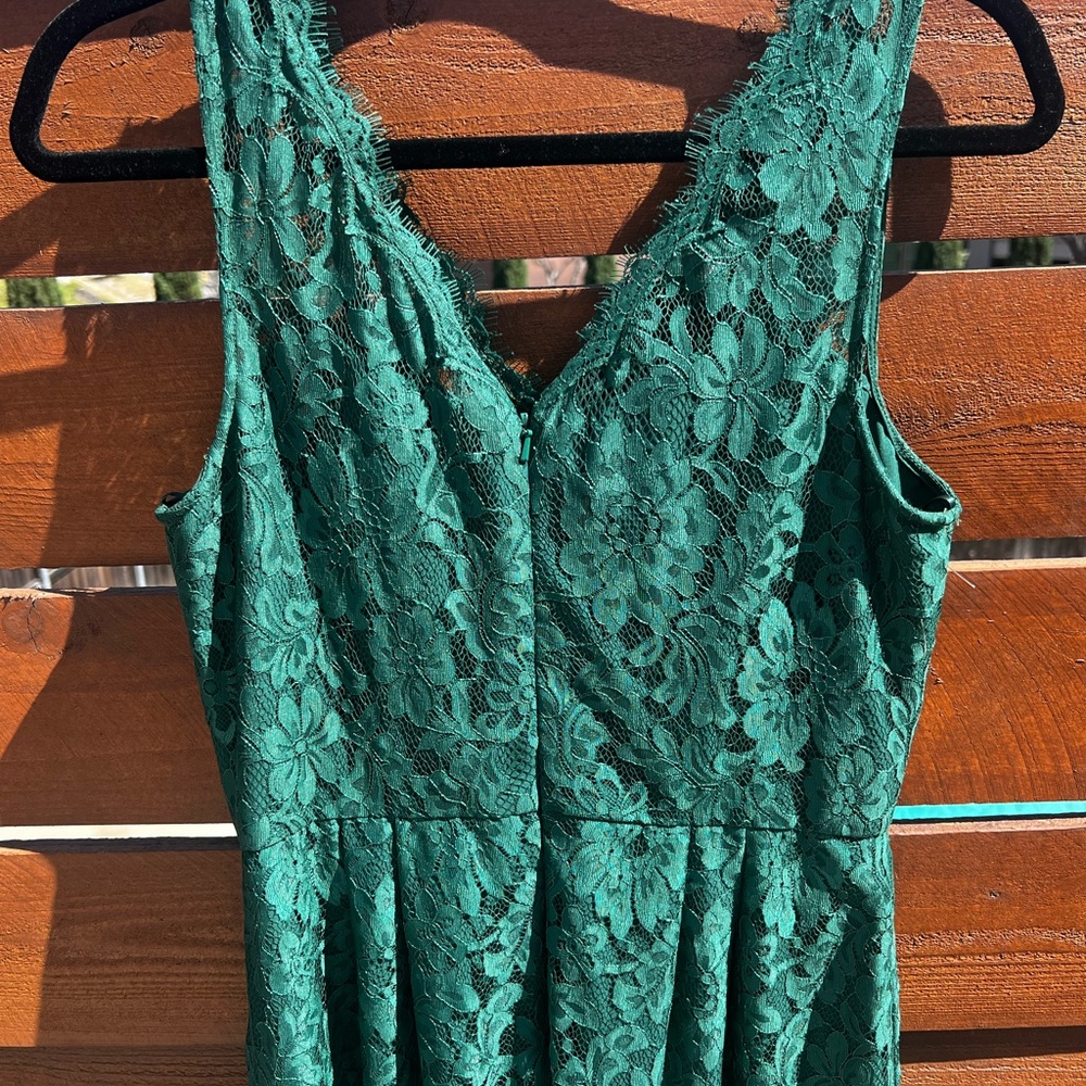 NWOT Beautiful long green lace dress!Size 10. - Picture 3 of 15